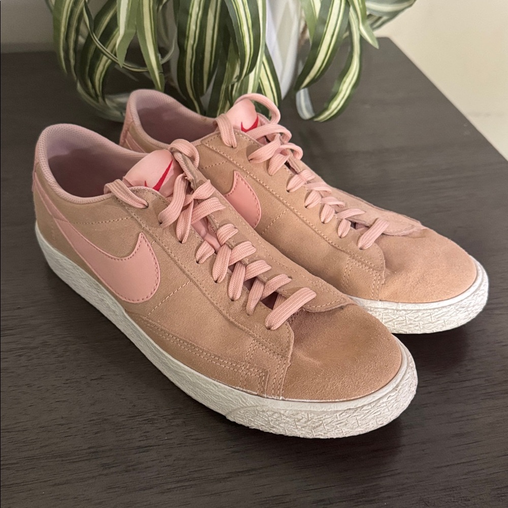 Nike SB Blazer Low Pink Artic Orange Suede Lace-Up Sneakers Men's Sz 8.5